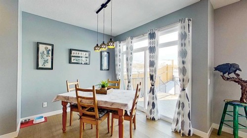 163 Sundown Crescent, Cochrane, AB - Indoor Photo Showing Dining Room