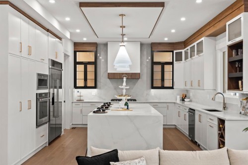 102 South Shore Road  Chestermere, AB T1X 3G2