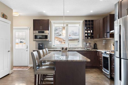 435 Arlington Drive Se, Calgary, AB - Indoor Photo Showing Kitchen With Stainless Steel Kitchen With Upgraded Kitchen