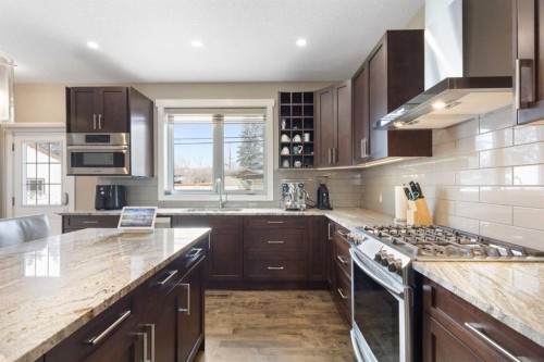 435 Arlington Drive Se, Calgary, AB - Indoor Photo Showing Kitchen With Upgraded Kitchen