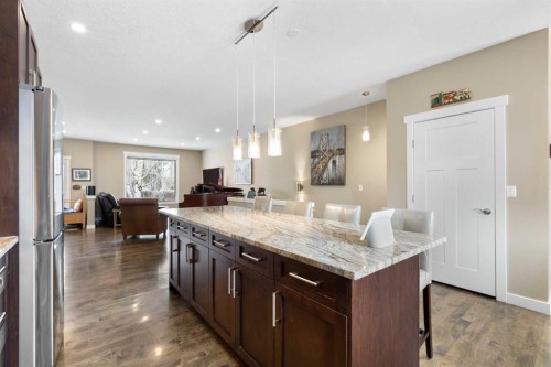 435 Arlington Drive Se, Calgary, AB - Indoor Photo Showing Kitchen With Upgraded Kitchen