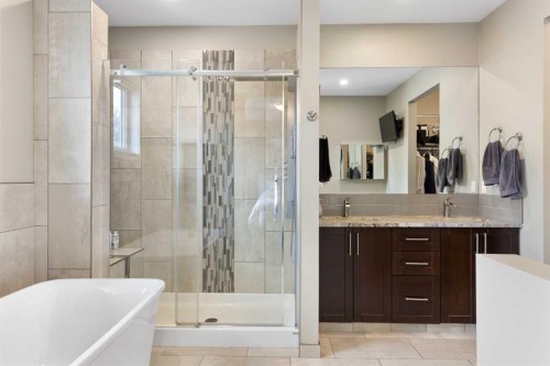 435 Arlington Drive Se, Calgary, AB - Indoor Photo Showing Bathroom
