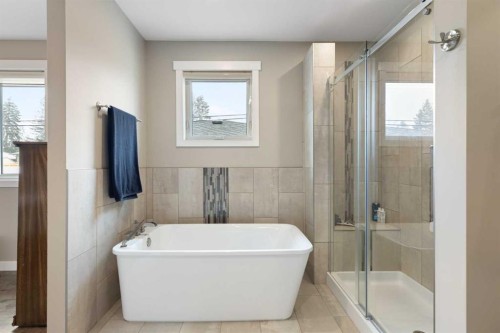 435 Arlington Drive Se, Calgary, AB - Indoor Photo Showing Bathroom