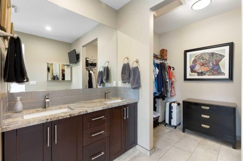 435 Arlington Drive Se, Calgary, AB - Indoor Photo Showing Bathroom
