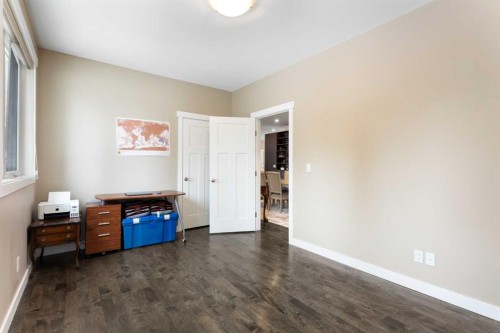 435 Arlington Drive Se, Calgary, AB - Indoor Photo Showing Other Room