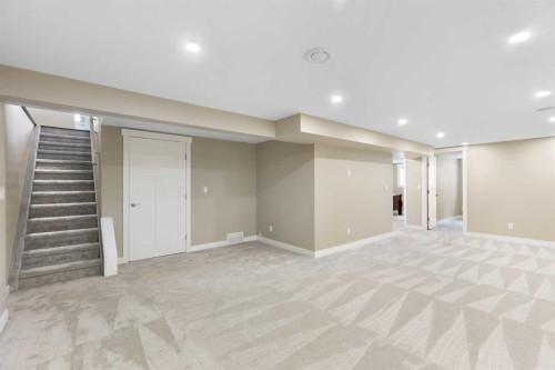 435 Arlington Drive Se, Calgary, AB - Indoor