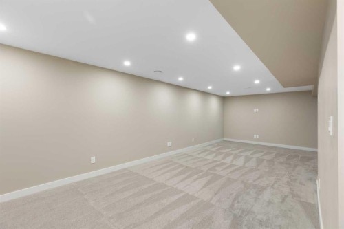 435 Arlington Drive Se, Calgary, AB - Indoor Photo Showing Other Room