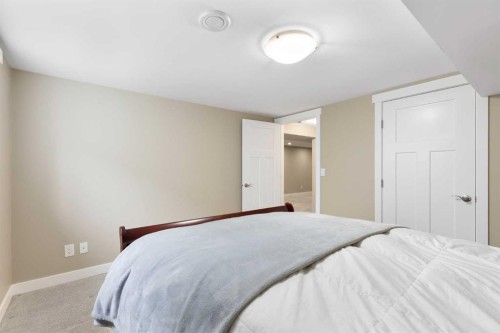 435 Arlington Drive Se, Calgary, AB - Indoor Photo Showing Bedroom