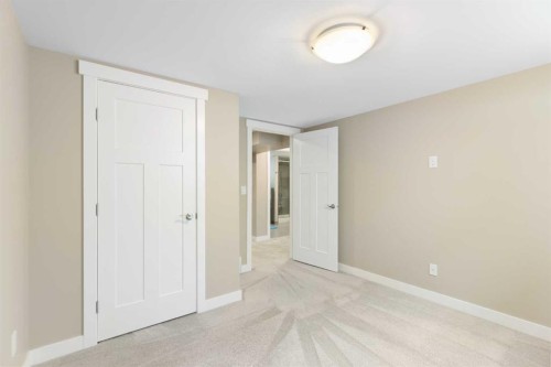 435 Arlington Drive Se, Calgary, AB - Indoor Photo Showing Other Room