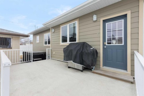 435 Arlington Drive Se, Calgary, AB - Outdoor With Exterior