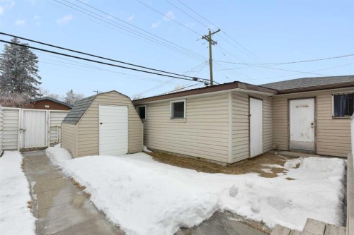 435 Arlington Drive Se, Calgary, AB - Outdoor With Exterior