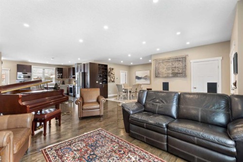 435 Arlington Drive Se, Calgary, AB - Indoor Photo Showing Living Room