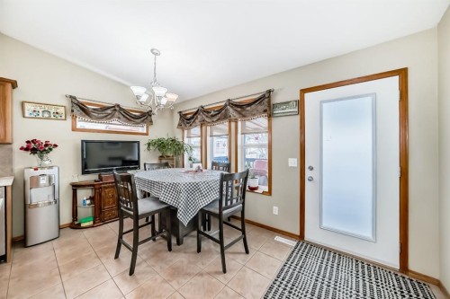 126 Strathmore Lakes Bend, Strathmore, AB - Indoor Photo Showing Dining Room