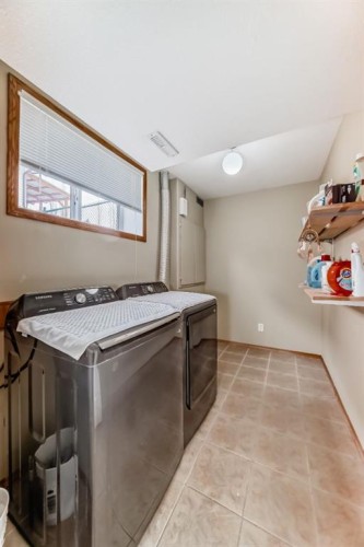 126 Strathmore Lakes Bend, Strathmore, AB - Indoor Photo Showing Laundry Room