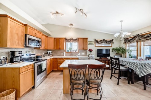 126 Strathmore Lakes Bend, Strathmore, AB - Indoor Photo Showing Kitchen