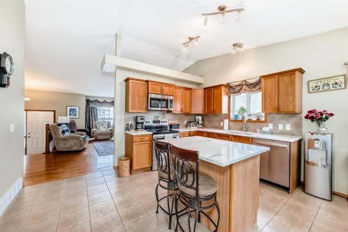 126 Strathmore Lakes Bend, Strathmore, AB - Indoor Photo Showing Kitchen