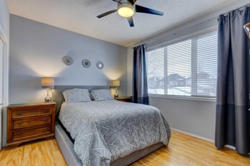 27 Elgin Drive Se, Calgary, AB - Indoor Photo Showing Bedroom