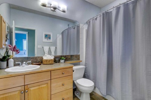 27 Elgin Drive Se, Calgary, AB - Indoor Photo Showing Bathroom
