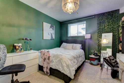27 Elgin Drive Se, Calgary, AB - Indoor Photo Showing Bedroom
