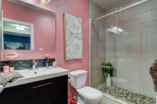 27 Elgin Drive Se, Calgary, AB - Indoor Photo Showing Bathroom