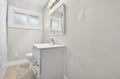 79 Hillary Crescent Sw, Calgary, AB - Indoor Photo Showing Bathroom