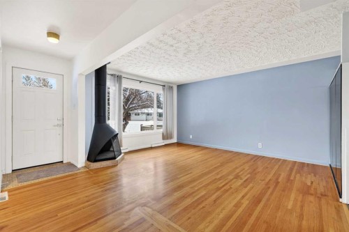 79 Hillary Crescent Sw, Calgary, AB - Indoor