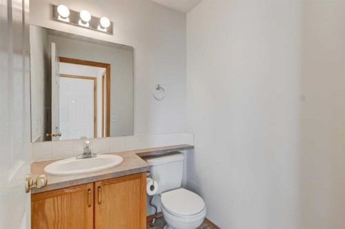 32-204 Strathaven Drive, Strathmore, AB - Indoor Photo Showing Bathroom