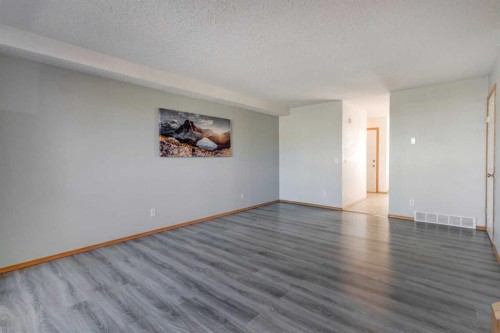 32-204 Strathaven Drive, Strathmore, AB - Indoor Photo Showing Other Room