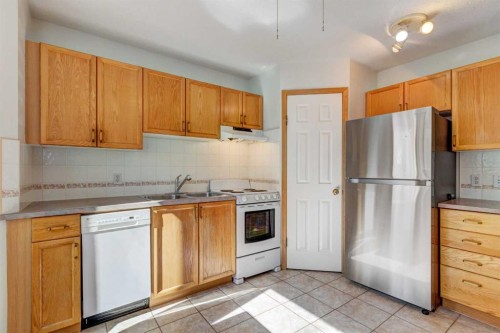 32-204 Strathaven Drive, Strathmore, AB - Indoor Photo Showing Kitchen