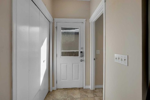 1833 New Brighton Drive Sw, Calgary, AB - Indoor Photo Showing Other Room
