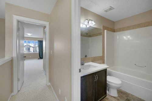 1833 New Brighton Drive Sw, Calgary, AB - Indoor Photo Showing Bathroom
