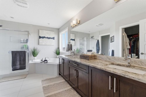 1469 Aldrich Place, Carstairs, AB - Indoor Photo Showing Bathroom