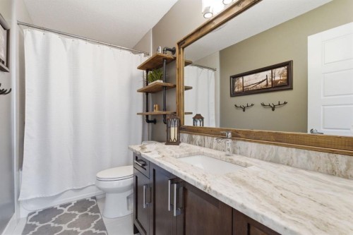 1469 Aldrich Place, Carstairs, AB - Indoor Photo Showing Bathroom