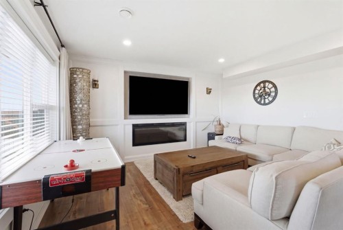 1469 Aldrich Place, Carstairs, AB - Indoor Photo Showing Living Room