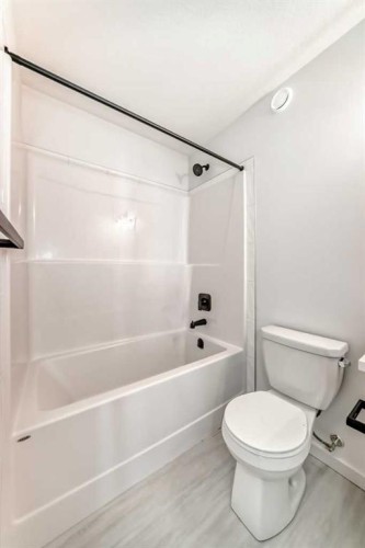 67 Creekside Path Sw, Calgary, AB - Indoor Photo Showing Bathroom