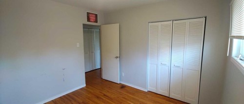 9836 Elbow Drive Sw, Calgary, AB - Indoor Photo Showing Other Room