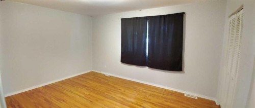 9836 Elbow Drive Sw, Calgary, AB - Indoor Photo Showing Other Room