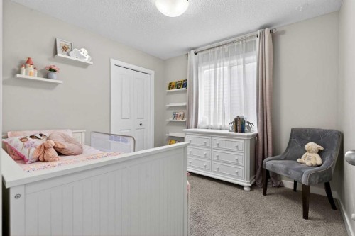 67 Wolf Willow Boulevard Se, Calgary, AB - Indoor Photo Showing Bedroom