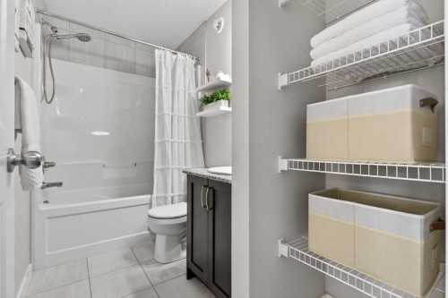 67 Wolf Willow Boulevard Se, Calgary, AB - Indoor Photo Showing Bathroom