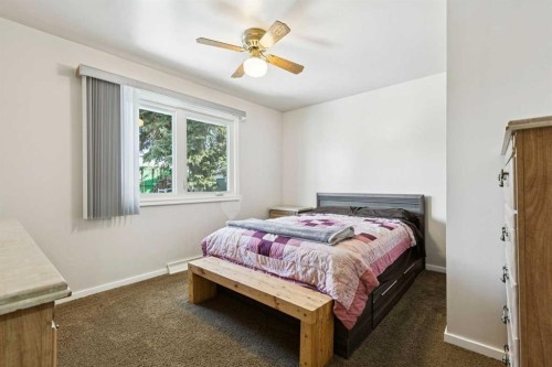 2526 Sable Drive, Calgary, AB - Indoor Photo Showing Bedroom