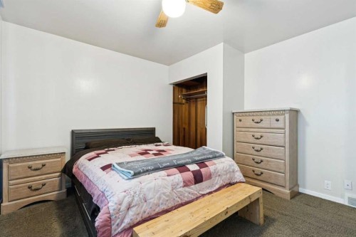 2526 Sable Drive, Calgary, AB - Indoor Photo Showing Bedroom