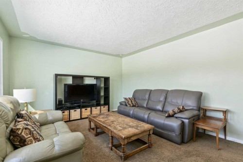 2526 Sable Drive, Calgary, AB - Indoor Photo Showing Living Room