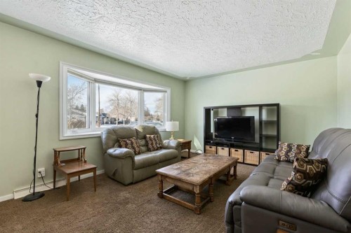 2526 Sable Drive, Calgary, AB - Indoor Photo Showing Living Room