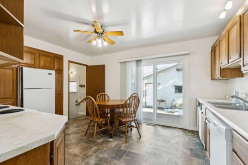 2526 Sable Drive, Calgary, AB - Indoor Photo Showing Other Room