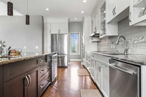 22 Wendham Place Sw, Calgary, AB - Indoor Photo Showing Kitchen With Upgraded Kitchen