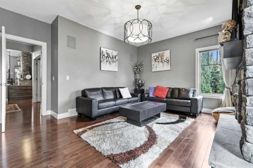 22 Wendham Place Sw, Calgary, AB - Indoor Photo Showing Living Room