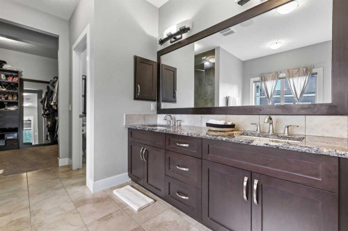 22 Wendham Place Sw, Calgary, AB - Indoor Photo Showing Bathroom