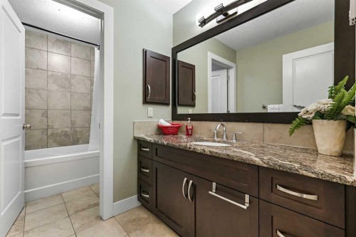 22 Wendham Place Sw, Calgary, AB - Indoor Photo Showing Bathroom