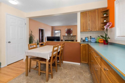 232 Millbank Drive Sw, Calgary, AB - Indoor Photo Showing Dining Room