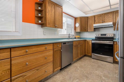 232 Millbank Drive Sw, Calgary, AB - Indoor Photo Showing Kitchen